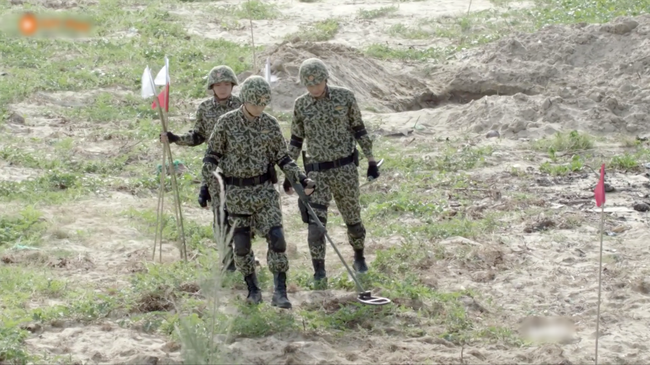 Dàn soái ca quân nhân lực lưỡng của Hậu duệ mặt trời bản Việt chính thức lộ diện - Ảnh 12.