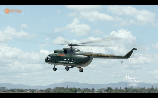 Khán giả Hậu duệ mặt trời bản Việt cuối cùng cũng thỏa mãn, chiếc trực thăng quý báu đã xuất hiện - Ảnh 7.
