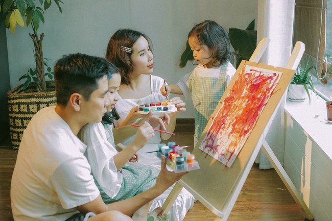 Vợ chồng Lưu Hương Giang - Hồ Hoài Anh lần đầu chia sẻ hình ảnh con gái thứ 2  - Ảnh 1.