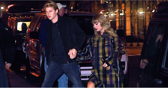 Không chỉ đẹp trai nổi trội, bạn trai Taylor Swift còn thể hiện sự thông minh chững chạc khi bị hỏi về chuyện yêu đương  - Ảnh 2.