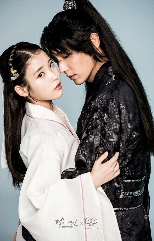 Fan mừng rơn khi cặp đôi Người tình ánh trăng - IU & Lee Jun Ki sẽ chính thức tái ngộ trên show thực tế - Ảnh 1.