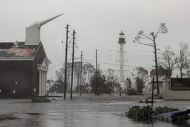 Siêu bão Michael đổ bộ vào Mỹ và Panama với sức tàn phá khủng khiếp - Ảnh 3.