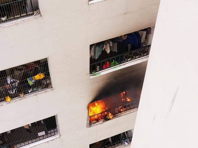 Cháy trong căn hộ chung cư HH Linh Đàm, Hà Nội - Ảnh 2.