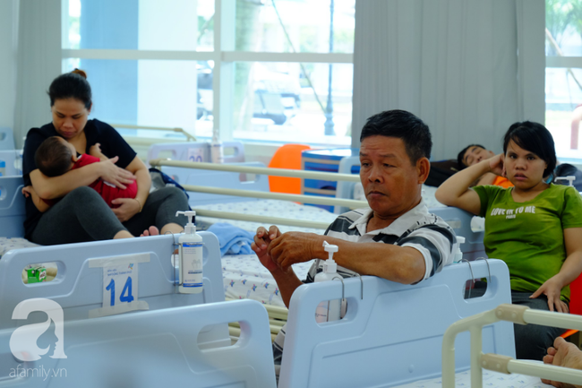 Bệnh tay chân miệng phía Nam lên gần 50.000 ca: Bộ trưởng Y tế tức tốc vào TP.HCM, bệnh viện nhi mở phòng “đặc biệt” - Ảnh 14.