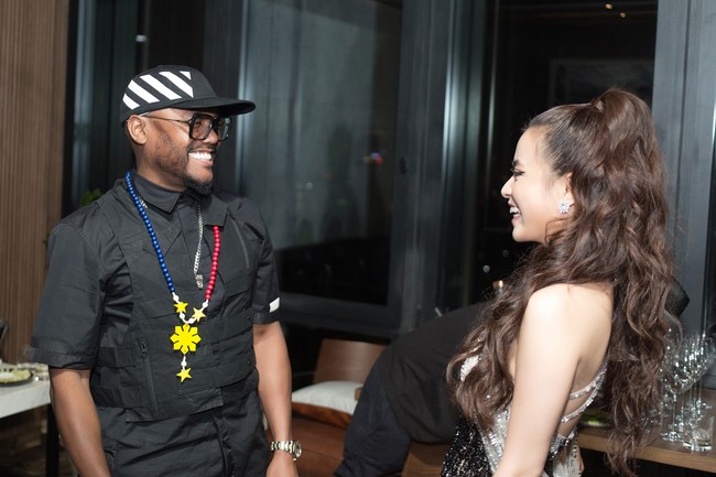 Hoàng Thùy Linh bắn tiếng Anh cực chuẩn khi gặp rapper của Black Eyed Peas  - Ảnh 4.