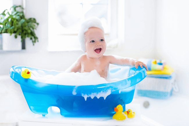 Sai lầm của cha mẹ khi tắm cho trẻ có thể đẩy con vào tình thế nguy hiểm - Ảnh 4.