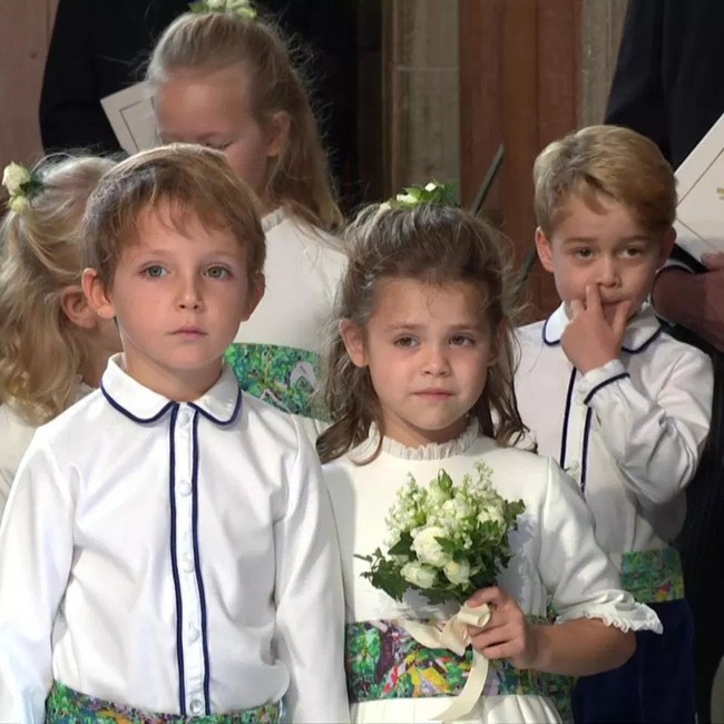 Đâu thua kém cô em lí lắc, Hoàng tử bé George cũng có loạt khoảnh khắc đáng yêu để đời tại đám cưới cô họ - Ảnh 6.