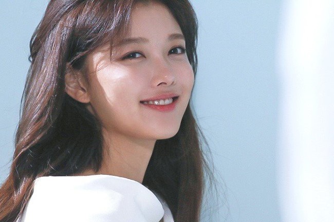 Ảnh hậu trường không còn gì để nói của Kim Yoo Jung: Nhan sắc của thiếu nữ 19 tuổi đẹp nhất xứ Hàn là đây! - Ảnh 9.