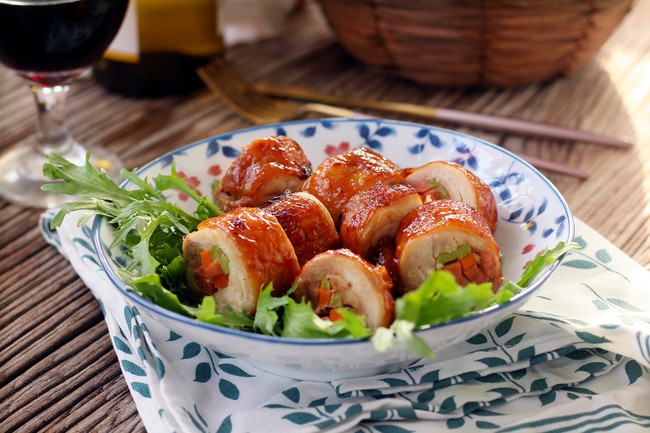 Món ngon cuối tuần: Gà cuốn rau củ - Ảnh 7. Món ngon cuối tuần: Gà cuốn rau củ - Ảnh 7.