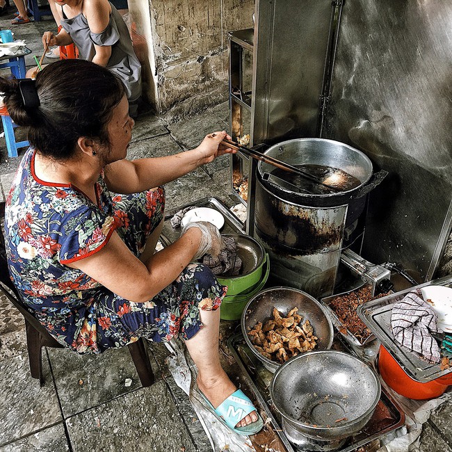 Hà Nội và danh sách những quán ăn ngon có tốc độ hết hàng nhanh như chớp nên thử - Ảnh 7.