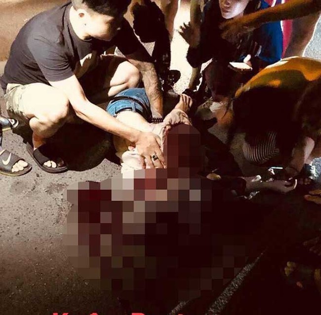 Hà Nội: Cô gái trẻ nghi bị người yêu cũ đâm ngục trên phố Bùi Thị Xuân - Ảnh 1.