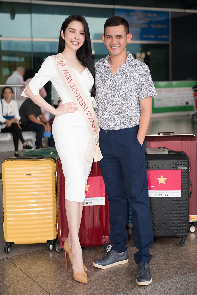 Người tình Isaac Liên Bỉnh Phát ra sân bay tiễn Huỳnh Vy thi Miss Tourism Queen Worldwide 2018 - Ảnh 10.