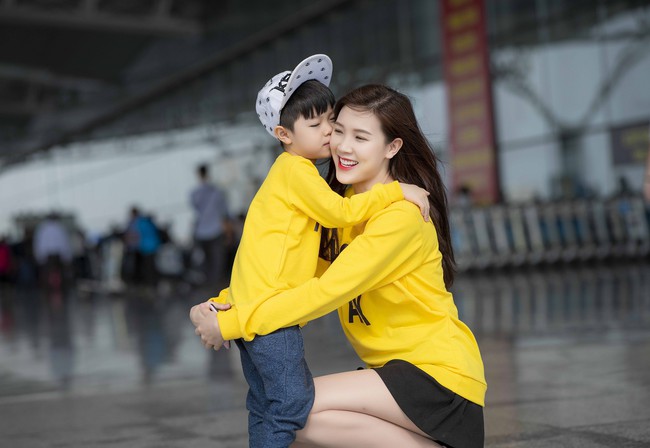 Chồng bận việc đột xuất, Phí Thùy Linh vẫn đưa con trai đi Hàn Quốc đón sinh nhật như dự định - Ảnh 6.