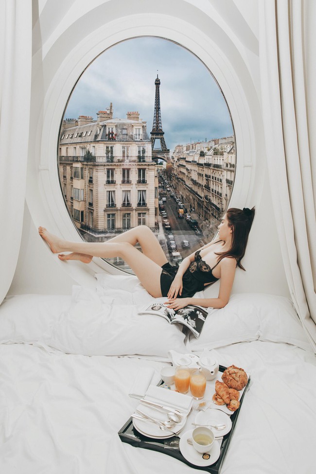 Căn phòng nơi Ngọc Trinh chụp ảnh ngưng đọng thời gian: góc view đẹp nhất nhì Paris, phải đặt trước cả tháng - Ảnh 1.
