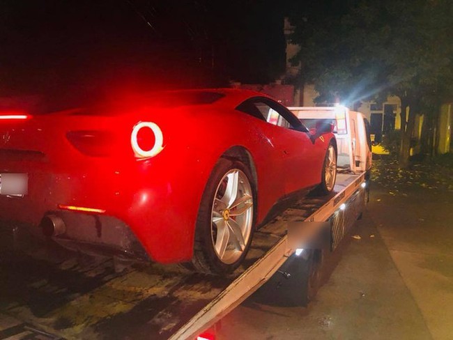 MXH lan truyền hình ảnh siêu xe Ferrari 16 tỷ đồng được cho là của ca sĩ Tuấn Hưng gặp tai nạn nát đầu - Ảnh 5.