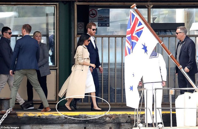 Ngay sau ngày công bố tin bầu bí, chỉ một hành động nhỏ đã thể hiện Meghan Markle tinh ý hơn chị dâu Kate Middleton - Ảnh 6.