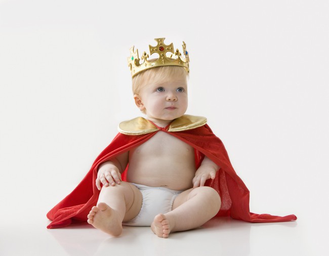 Sinh ra là em bé ngậm thìa bạc nhưng con của Meghan sẽ có cuộc sống khác biệt so với Hoàng tử George - Ảnh 1. Sinh ra là em bé ngậm thìa bạc nhưng con của Meghan sẽ có cuộc sống khác biệt so với Hoàng tử George - Ảnh 1.
