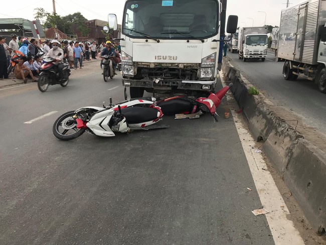 Tai nạn kinh hoàng tại Sài Gòn: 2 người chết, 3 người bị thương nặng, giao thông ùn tắc nghiêm trọng - Ảnh 3.