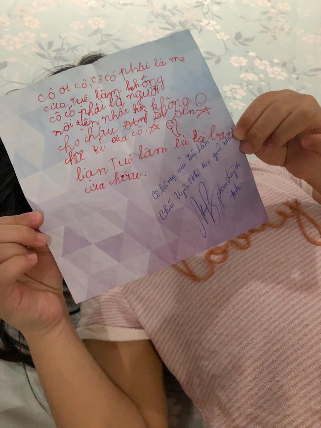 Phạm Quỳnh Anh khoe được bạn học của con gái mới lớp 2 đã gửi thư xin chữ ký cực đáng yêu - Ảnh 1.