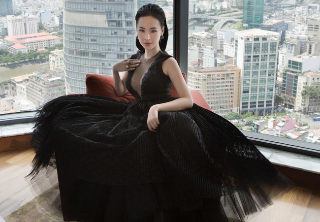 Diện váy đen cuốn hút, Angela Phương Trinh khoe trọn vóc dáng gợi cảm hút mắt - Ảnh 2.