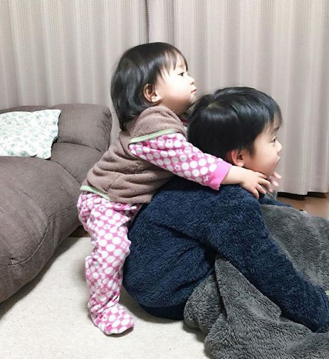 28 bức ảnh của anh em Nhật Bản khiến các mẹ xuýt xoa ước gì mình cũng có 2 đứa con như thế - Ảnh 10.