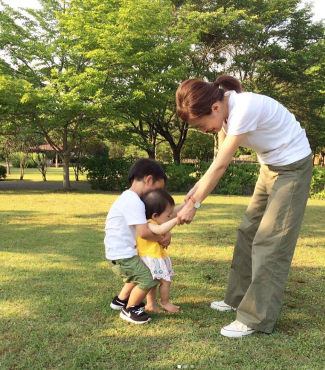 28 bức ảnh của anh em Nhật Bản khiến các mẹ xuýt xoa ước gì mình cũng có 2 đứa con như thế - Ảnh 19.