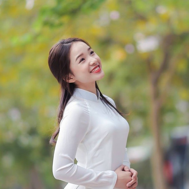 Con gái lớn của nghệ sĩ Thanh Thanh Hiền ngày càng trưởng thành, được khen có nụ cười giống mẹ như đúc - Ảnh 3.