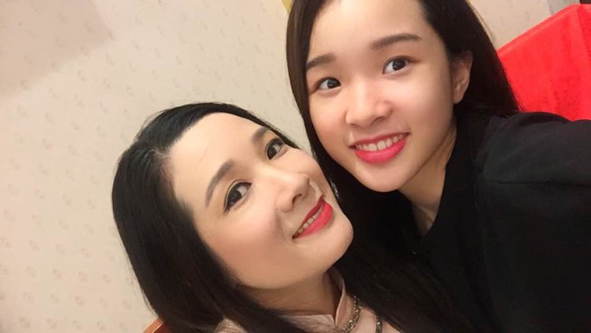 Con gái lớn của nghệ sĩ Thanh Thanh Hiền ngày càng trưởng thành, được khen có nụ cười giống mẹ như đúc - Ảnh 2.
