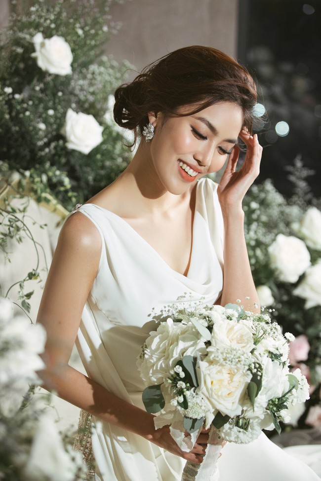 Trước 2 ngày lên xe hoa, loạt ảnh hậu trường thử váy cưới của Lan Khuê chính thức hé lộ - Ảnh 2.