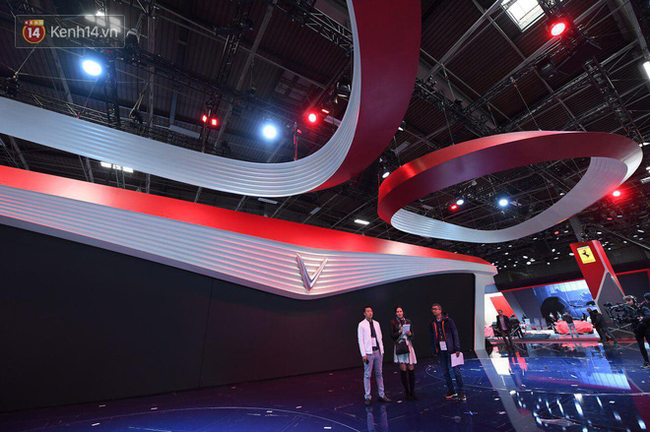 Lộ diện hình ảnh gian hàng và sân khấu khủng với màn hình LED 6K của VinFast tại Paris Motor Show 2018 - Ảnh 3.