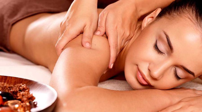 Nh&igrave;n nhầm vợ m&igrave;nh trong video massage tr&ecirc;n mạng, chồng vội v&agrave;ng đi b&aacute;o cảnh s&aacute;t rằng b&agrave; x&atilde; ngoại t&igrave;nh - Ảnh 1.