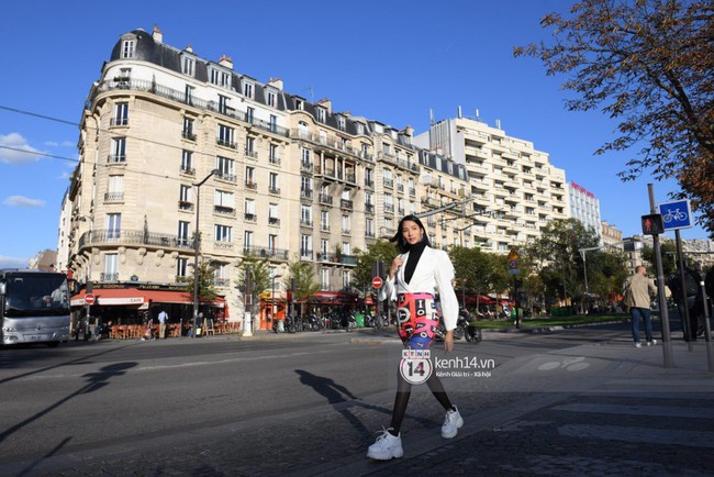 Cặp bạn thân Hoàng Thùy, Quang Đại phong thái chuyên nghiệp trong buổi tập luyện trước giờ G Paris Motor Show - Ảnh 16.