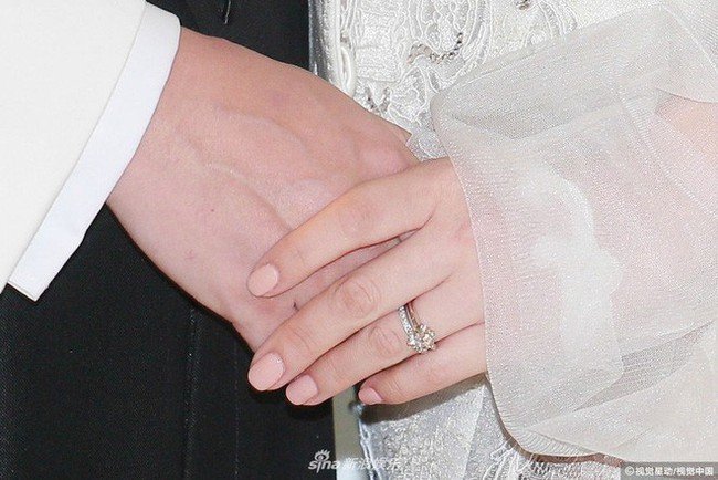 Hoa hậu ân ái trong ô tô tổ chức đám cưới đổi đời với đại gia Hong Kong, đeo nhẫn kim cương 5 tỷ trên tay - Ảnh 11.