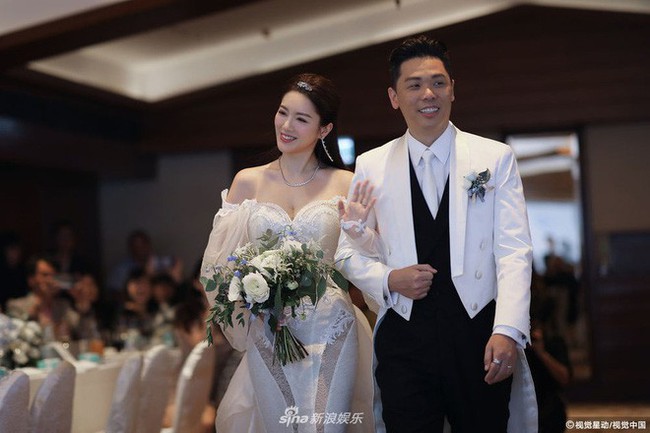 Hoa hậu ân ái trong ô tô tổ chức đám cưới đổi đời với đại gia Hong Kong, đeo nhẫn kim cương 5 tỷ trên tay - Ảnh 2.