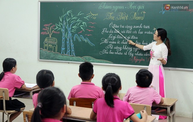 Gặp 18 cô giáo Quảng Trị viết chữ đẹp như vẽ tranh vừa gây sốt MXH: Học sinh trong trường chữ cũng siêu đẹp - Ảnh 6.