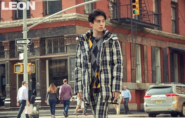 Lee Dong Wook lại khiến fan rụng tim với loạt ảnh đẹp trai hút hồn - Ảnh 2.