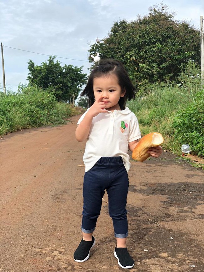 Mới 2 tuổi, con gái Vân Trang đã trổ mã xinh đẹp không thua kém mẹ - Ảnh 4.