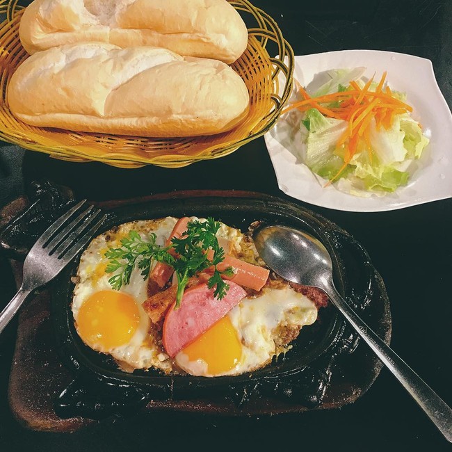 Báo Tây điểm danh 9 món ăn sáng ngon nổi tiếng của Việt Nam  - Ảnh 7.