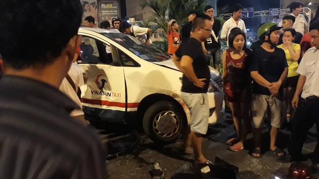 TP.HCM: Nữ tài xế gây tai nạn kinh hoàng ở Hàng Xanh, tông gần 10 xe máy, người bị thương nằm la liệt  - Ảnh 5.