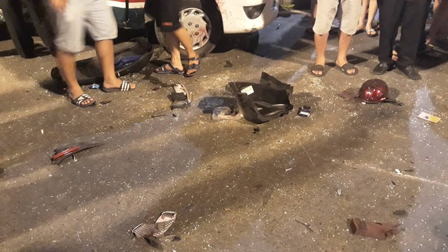 TP.HCM: Nữ tài xế gây tai nạn kinh hoàng ở Hàng Xanh, tông gần 10 xe máy, người bị thương nằm la liệt  - Ảnh 2.