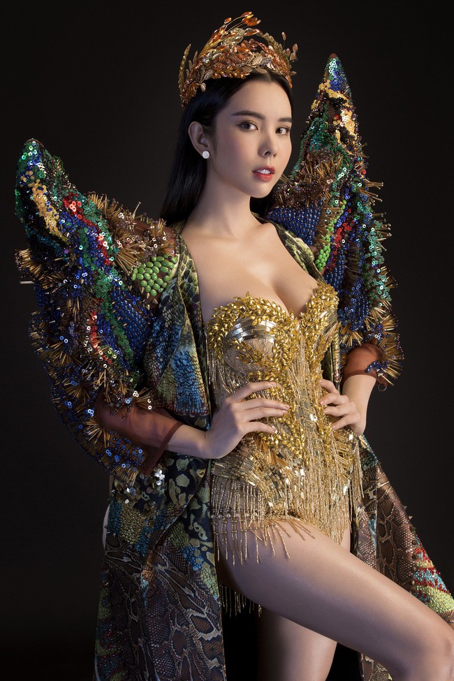 Á khôi siêu vòng 3 mang trang phục nữ thần lúa nặng 20kg đến Miss Tourism Queen Worldwide - Ảnh 4.