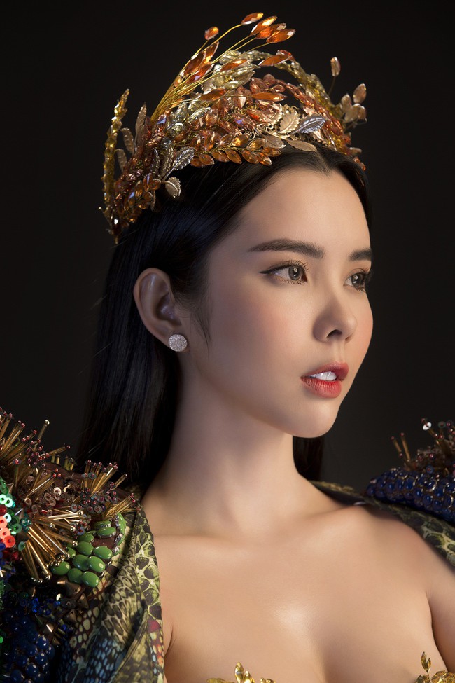 Á khôi siêu vòng 3 mang trang phục nữ thần lúa nặng 20kg đến Miss Tourism Queen Worldwide - Ảnh 6.