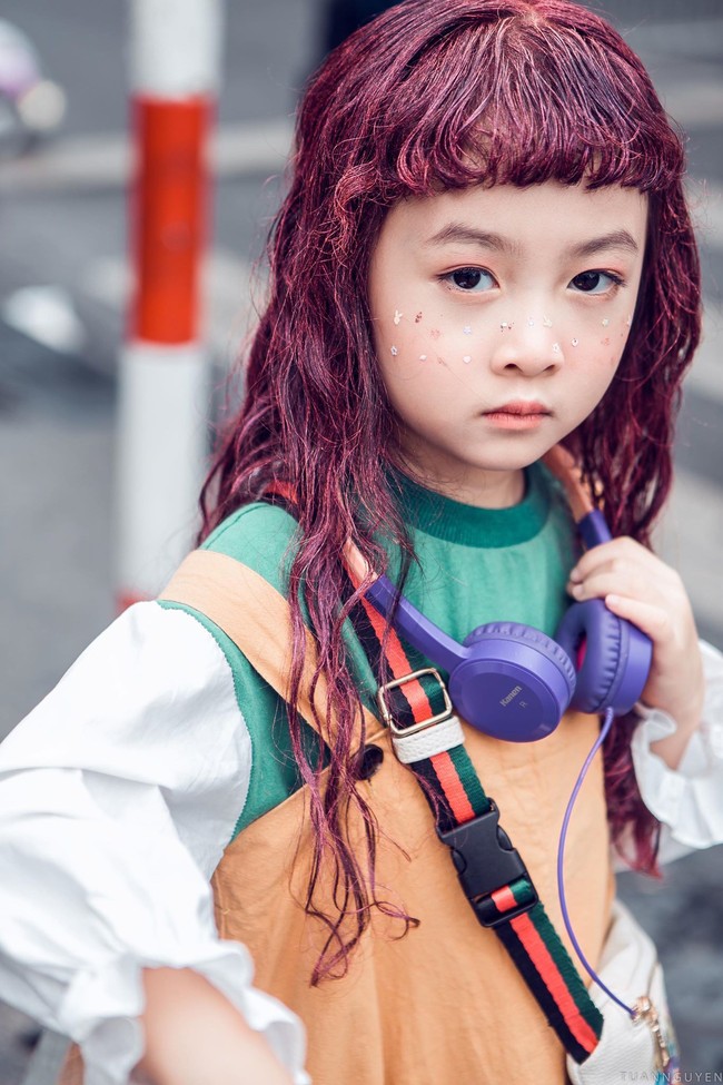 2 mẫu nhí nổi bật với street style ấn tượng ở VIFW: 5, 6 tuổi đã sở hữu thần thái không phải dạng vừa - Ảnh 3. 2 mẫu nhí nổi bật với street style ấn tượng ở VIFW: 5, 6 tuổi đã sở hữu thần thái không phải dạng vừa - Ảnh 3.