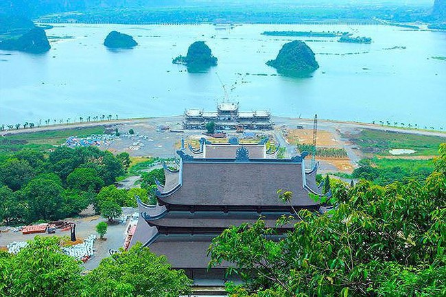 Cận cảnh thiên thạch 600.000USD và ngôi chùa lớn nhất Việt Nam - Ảnh 4.