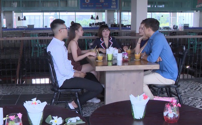 Anh chàng độc thân: Chàng Việt Kiều lại gây sốc khi nắm tay 3 cô gái về thăm gia đình của từng người  - Ảnh 5.