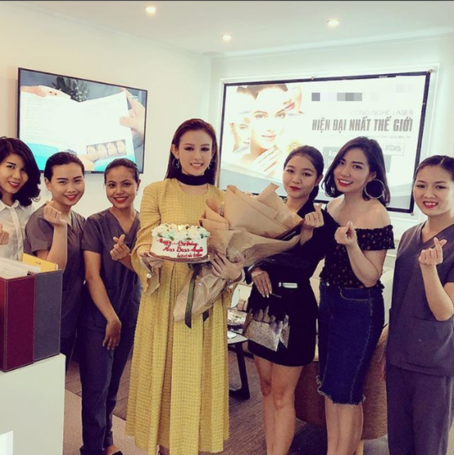 Huyền Baby đón sinh nhật tuổi 29 kín đáo, không tổ chức hoành tráng, không khoe quà hàng hiệu đắt đỏ - Ảnh 4. Huyền Baby đón sinh nhật tuổi 29 kín đáo, không tổ chức hoành tráng, không khoe quà hàng hiệu đắt đỏ - Ảnh 4.