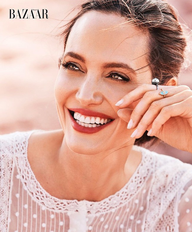 Nhìn cách Quỳnh Anh, Angelina Jolie... bước qua tan vỡ để hiểu rằng: Phụ nữ thông minh tự biết cách tỏa hương mà không cần một tình yêu méo mó - Ảnh 4.