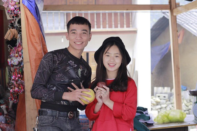 Em gái bán lê ở Hà Giang bất ngờ nổi tiếng mạng xã hội, phượt thủ nào đi ngang cũng muốn chụp ảnh chung - Ảnh 9.