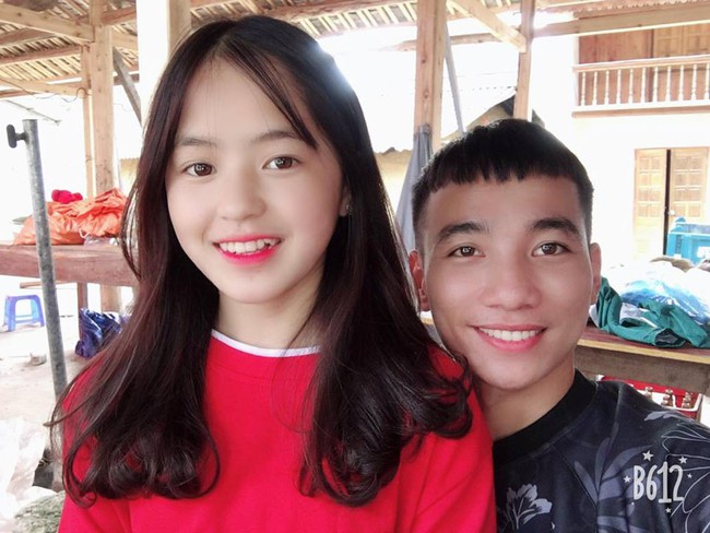 Em gái bán lê ở Hà Giang bất ngờ nổi tiếng mạng xã hội, phượt thủ nào đi ngang cũng muốn chụp ảnh chung - Ảnh 11.