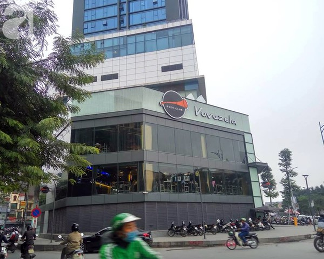 Hà Nội: Nghi vấn nữ nhân viên tòa nhà bị cư dân lăng mạ, đổ nước lên người dưới tầng hầm - Ảnh 3. Hà Nội: Nghi vấn nữ nhân viên tòa nhà bị cư dân lăng mạ, đổ nước lên người dưới tầng hầm - Ảnh 3.